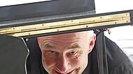 Stefan Rieger singt und spielt am Klavier, rezitiert schrullige Texte und erz&auml;hlt Anekdoten aus Georg Kreislers bewegendem Leben.