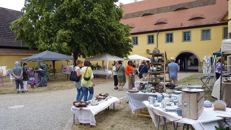 Die Ausstellung des Adelsdorfer Kunstvereins lockte einige Interessierte zu den Künstlern. Die Ausstellung des Adelsdorfer Kunstvereins lockte einige Interessierte zu den Künstlern.