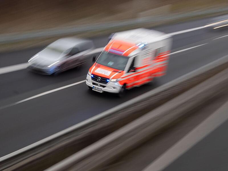B303 bei Sonnefeld: Zwei Unf&auml;lle kurz hintereinander - hoher Schaden