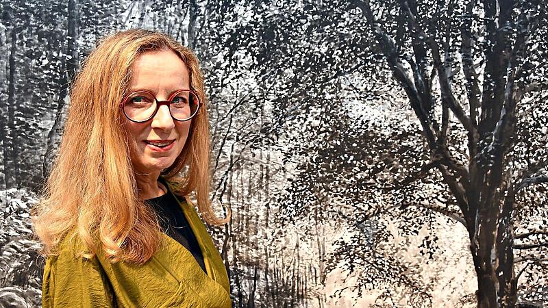 Die Bayreuther Malerin Gudrun Schüler zeigt in der Ausstellung auch großformatige Werke, wie diese Studie „Whispering Woods“.Stephan Herbert Fuchs Die Bayreuther Malerin Gudrun Schüler zeigt in der Ausstellung auch großformatige Werke, wie diese Studie „Whispering Woods“.Stephan Herbert Fuchs