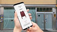Manche kaufen gerne online übers Handy oder am PC ein – andere schätzen den klassischen Einzelhandel mit individueller Beratung. Im derzeit noch verhüllten Ladenlokal im Steinweg 14 sollen diese beiden Sichtweisen miteinander kombiniert werden. A... Manche kaufen gerne online übers Handy oder am PC ein – andere schätzen den klassischen Einzelhandel mit individueller Beratung. Im derzeit noch verhüllten Ladenlokal im Steinweg 14 sollen diese beiden Sichtweisen miteinander kombiniert werden. A...