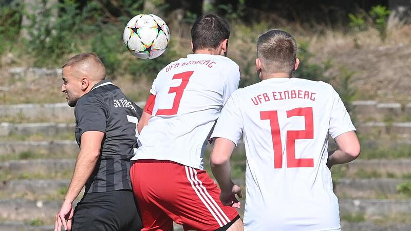 Das Rückspiel zwischen dem VfB Einberg und Türkgücü Neustadt eskalierte und wurde abgebrochen. Unter anderem sah Neustadts Ali Civelek (links, Szene aus dem Hinspiel) eine Rote Karte.