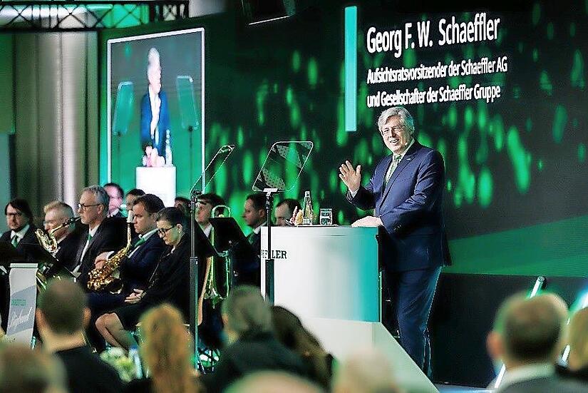Georg F. W. Schaeffler, Gesellschafter und Aufsichtsratsvorsitzender der Schaeffler AG, bei seiner Rede anlässlich der Jubilarfeiern. Georg F. W. Schaeffler, Gesellschafter und Aufsichtsratsvorsitzender der Schaeffler AG, bei seiner Rede anlässlich der Jubilarfeiern.