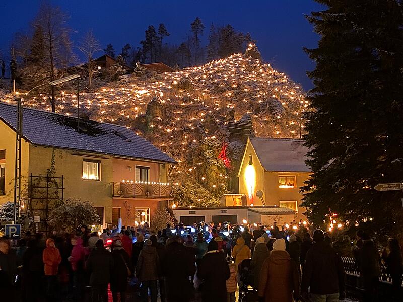 In Obertrubach wurde am Freitag. 3 Januar 2025, die Schlussprozession der traditionellen &bdquo;Ewigen Anbetung&ldquo; gefeiert.