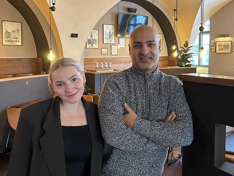 Helen Thumerer und Nima Khorsandi sind die neuen Pächter des Ratskellers in Coburg. Sie setzen in den traditionsreichen Gasträumen wieder auf typisch fränkische Küche.