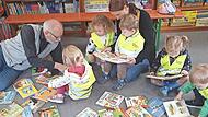 Großes Interesse fanden die ausgelegten Bücher. Großes Interesse fanden die ausgelegten Bücher.