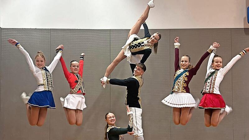 Diese Solisten der Tanzsportgarde Coburger Mohr haben oder hatten in der Faschingssession wichtige Auftritte. So werden die vier Tanzmariechen in der BR-Sendung „Fastnacht in Franken“ zu sehen sein.