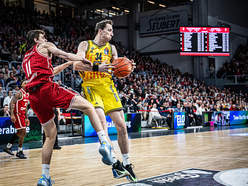 BMA365 Bamberg Baskets - Alba Berlin Packende Duelle um das Objekt der Begierde wird es in der Play-off-Serie zwischen Alba Berlin um Justin Bean (rechts) und den BMA365 Bamberg Baskets im Play-off-Halbfinale zuhauf geben.