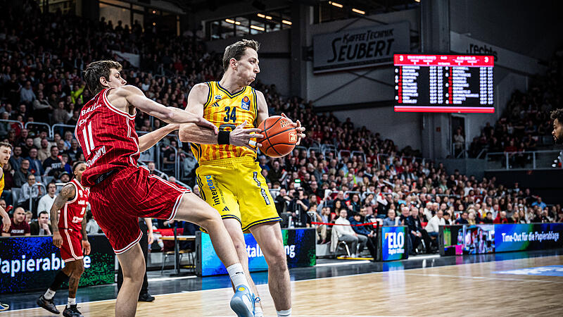 BMA365 Bamberg Baskets - Alba Berlin Packende Duelle um das Objekt der Begierde wird es in der Play-off-Serie zwischen Alba Berlin um Justin Bean (rechts) und den BMA365 Bamberg Baskets im Play-off-Halbfinale zuhauf geben.