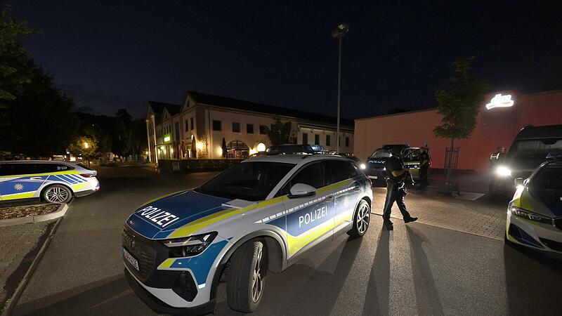 Polizei sucht Täter mit Waffe in Würzburg Polizei sucht Täter mit Waffe in Würzburg