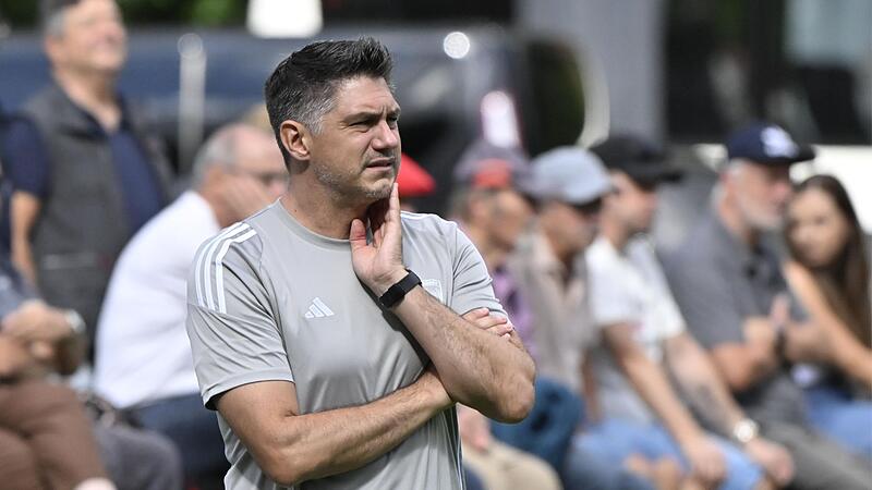 Achim Engel musste mit seinen „Mönchen“ nach vier Spielen ohne Pleite ein 0:1 hinnehmen. Achim Engel musste mit seinen „Mönchen“ nach vier Spielen ohne Pleite ein 0:1 hinnehmen.