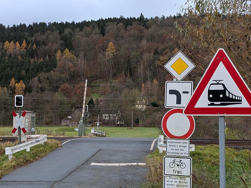 Bahnübergang Kauernburg Bahnübergang Kauernburg