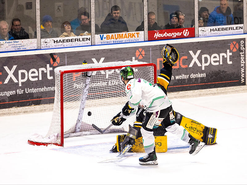 Tylor Gron besorgte das zwischenzeitliche 2:0 f&uuml;r die H&ouml;chstadt Alligators beim EV F&uuml;ssen.