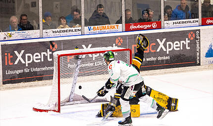 Tylor Gron besorgte das zwischenzeitliche 2:0 f&uuml;r die H&ouml;chstadt Alligators beim EV F&uuml;ssen.