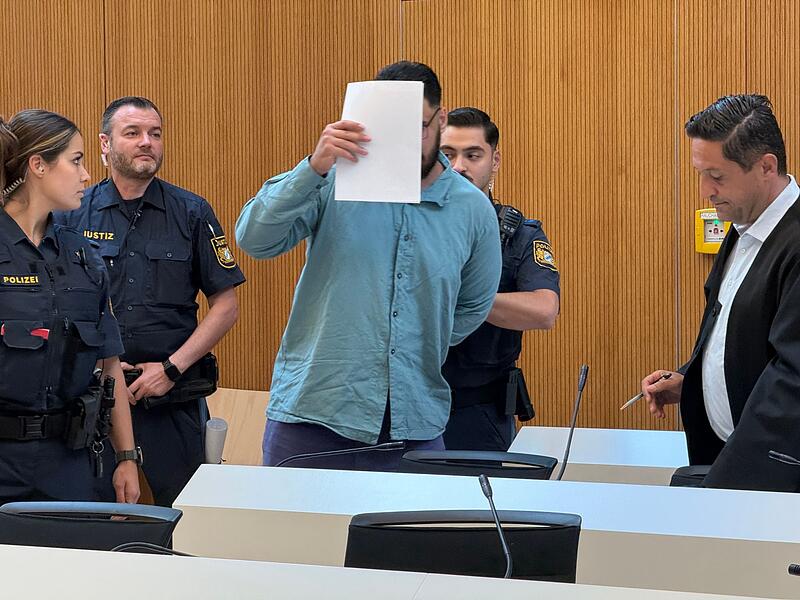 Prozessbeginn wegen Auto-Anschlag auf eine Demonstration