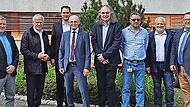 Die Elso-F&uuml;hrung mit den Politik-G&auml;sten (v. l.): Kaufm&auml;nnischer Leiter Michael Koch, MdL Steffen Vogel, J&ouml;rn Elbe, Landrat Wilhelm Schneider, Gesch&auml;ftsf&uuml;hrer Gundram Elbe, Technischer Leiter Christian Endres, Wirtschaftsf&ouml;rderer Michael Brehm und ...