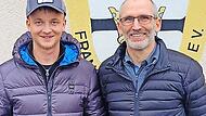 Max Stürzenberger (links) wurde von BFV-Spielleiter Peter Schmitt ausgezeichnet. Max Stürzenberger (links) wurde von BFV-Spielleiter Peter Schmitt ausgezeichnet.
