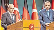 Bundeskanzler Olaf Scholz (SPD) und Präsident Recep Tayyip Erdogan bei einer Pressekonferenz zu Scholz' Antrittsbesuch im März.
