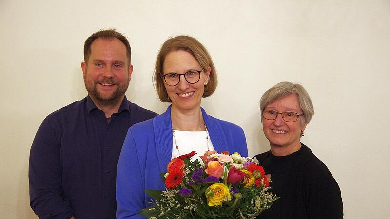 Vizepr&auml;sident Michael Eber, Pr&auml;sidentin Maren Schmitt (20 Jahre Mitgliedschaft) und Vizepr&auml;sidentin Renate Horch.