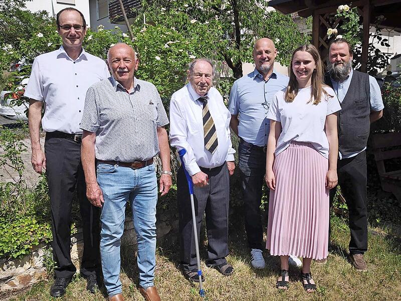 Anlässlich seines 90. Geburtstags erhielt Erich Strauß zahlreiche Glückwünsche. Anlässlich seines 90. Geburtstags erhielt Erich Strauß zahlreiche Glückwünsche.