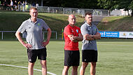 Neues Gesicht im Trainerteam der DJK Bamberg: Udo Prell (Mitte) steht k&uuml;nftig neben Torwarttrainer Dieter Mark (links) und Cheftrainer Carsten N&uuml;&szlig;lein an der Seitenlinie.