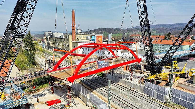 320 Tonnen h&auml;ngen am Haken.