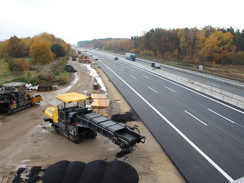 Die Fahrbahn Richtung W&uuml;rzburg bei Erlangen-West und H&ouml;chstadt-Ost. Hier dauert der Autobahnausbau am l&auml;ngsten.