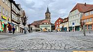 Diesen Montag geht es los: Am Marktplatz stehen Pflastersanierungsarbeiten an.