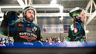 Die Überraschung bleibt aus: Jake Fardoe (links), Philipp Stobbe und die Alligators verlieren am Freitag in Memmingen mit 1:5.