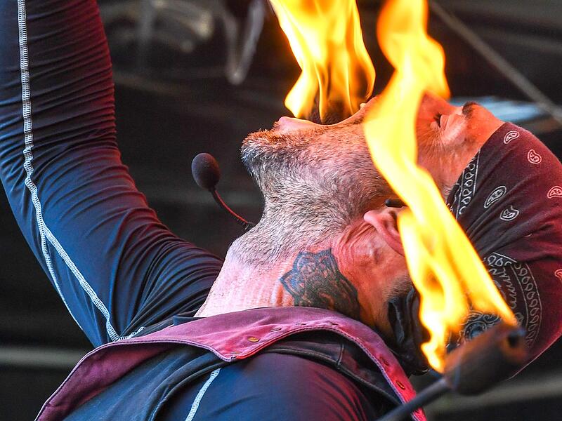 „Fire Ninja“ Christian Blaze trat schon im vergangenen Jahr bei „Bamberg zaubert“ auf und ist auch heuer wieder zu sehen.