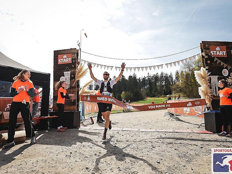 Er kennt weder Strecke noch Gegner, aber Daniel G&ouml;tz l&auml;uft beim Soul-Trail in Deggendorf nach 27 Kilometern und 1070 H&ouml;henmetern als Erster ins Ziel.