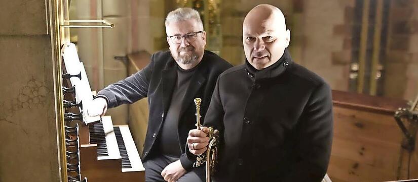 Stefan Palm an der Orgel (links) und Norbert Vohn mit der Trompete boten ein beeindruckendes Weihnachtskonzert.