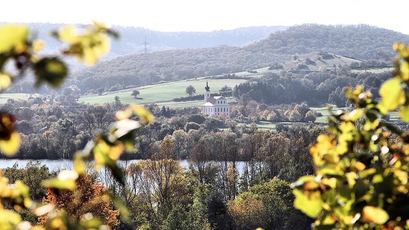 Ein besonderer Blickfang ist diese Aussicht von den Weinbergen &uuml;ber den Main auf die Wallfahrtskirche Maria Limbach.