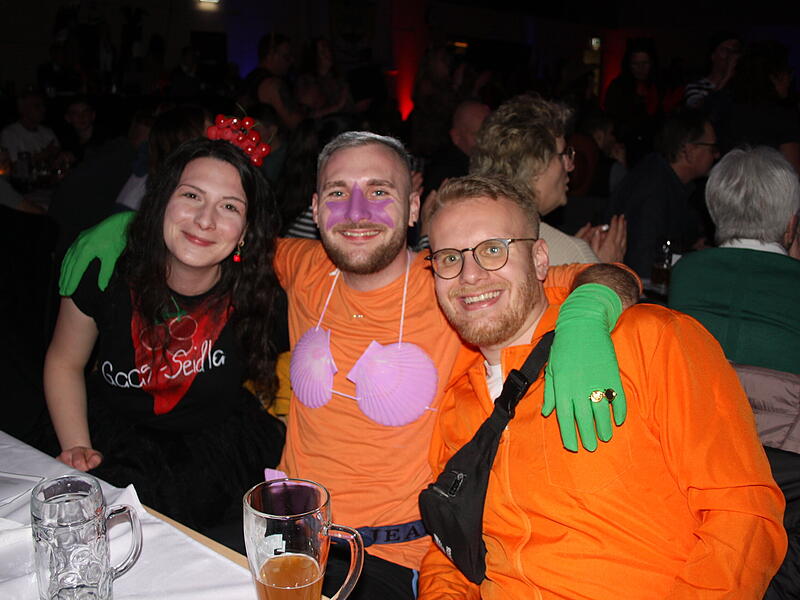 Die sch&ouml;nsten Fotos von der Prunksitzung in G&ouml;&szlig;weinstein