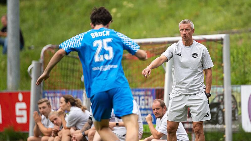 Die schönsten Foto des Marek-Mintal-Gastspiels in Weilersbach gibt es in unserer Bildergalerie. Die schönsten Foto des Marek-Mintal-Gastspiels in Weilersbach gibt es in unserer Bildergalerie.