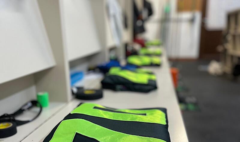 Höchstadt Alligators gegen EV Lindau Islanders: Die Kabine des HEC ist fertig. Die Kabine der Alligators ist fertig