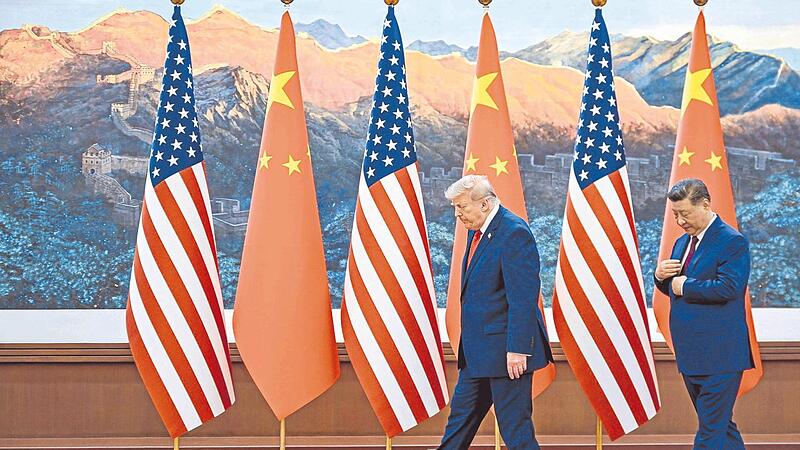 Trump und Xi in der Großen Halle des Volkes. Beim Besuch des US-Präsidenten spielt Symbolik eine große Rolle. Trump und Xi in der Großen Halle des Volkes. Beim Besuch des US-Präsidenten spielt Symbolik eine große Rolle.