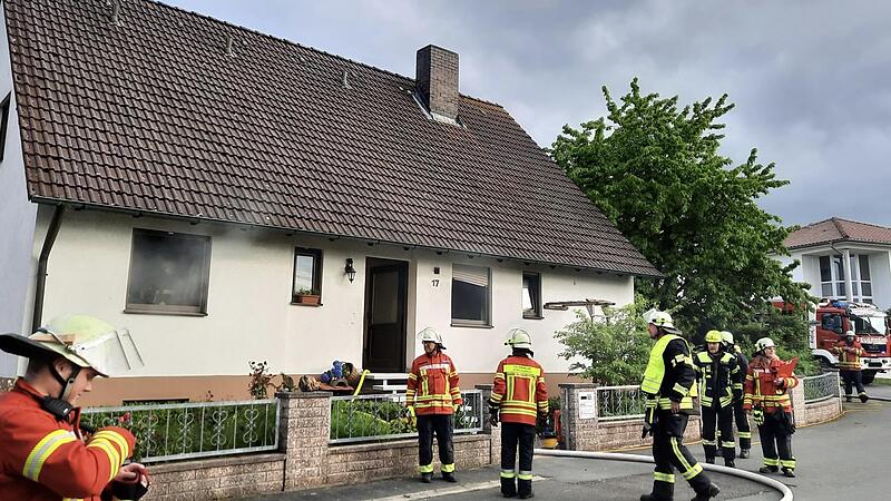 Beim Brand in einer Küche in Münchaurach wurde eine ältere Frau leicht verletzt.