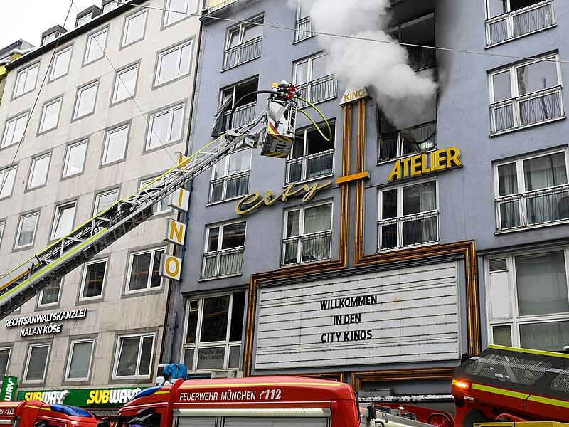 Größerer Feuerwehreinsatz bei Wohnungsbrand in München Größerer Feuerwehreinsatz bei Wohnungsbrand in München