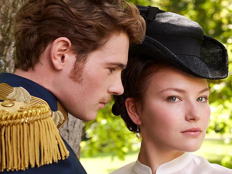 Devrim Lingnau und Philip Froissant werden als Sisi und Franz bei „The Empress" zu sehen sein. Devrim Lingnau und Philip Froissant werden als Sisi und Franz bei „The Empress" zu sehen sein.