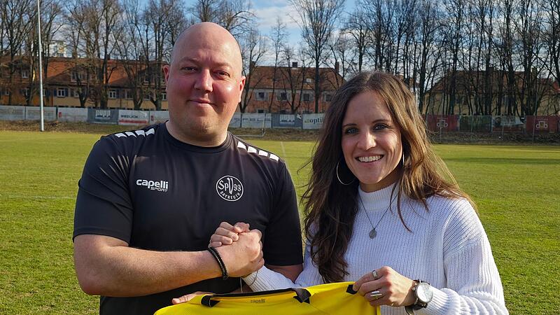 SpVgg-Trainer Lukas Kling und Geschäftsführerin Nicole Kalemba