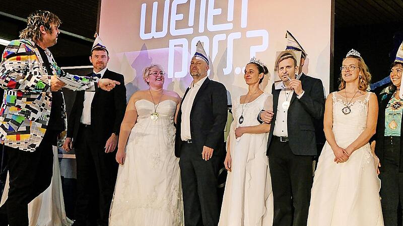 Bei &bdquo;Wetten dass&ldquo; gelang es, zehn ehemalige Maroldsweisacher Prinzenpaare aus den letzten 20 Jahren in ihren Originalkost&uuml;men auf die B&uuml;hne zu bringen.