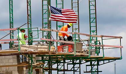 USA - Bauarbeiter auf einer Baustelle