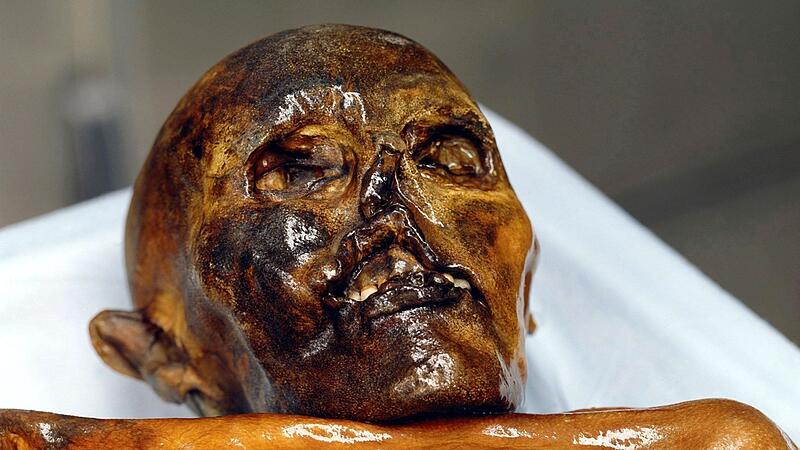 35 Jahre nach dem Fund der Gletschermumie Ötzi 35 Jahre nach dem Fund der Gletschermumie Ötzi