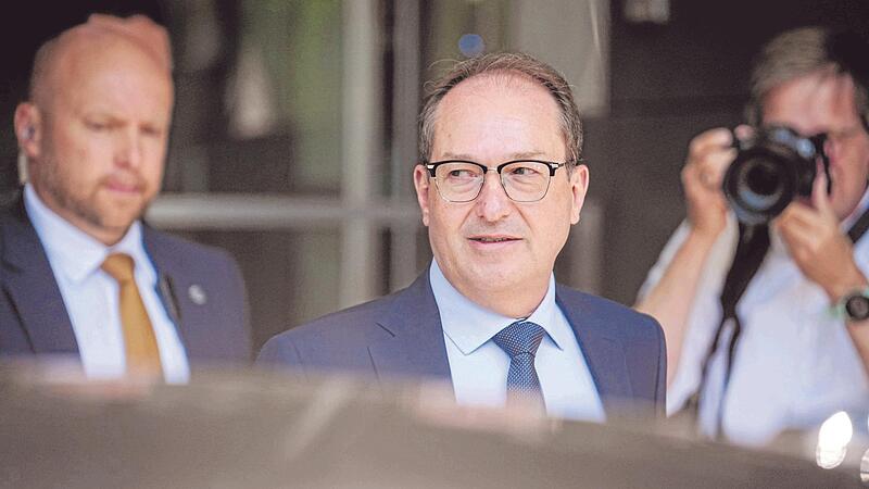 Bundesinnenminister Alexander Dobrindt (CSU) will Zurückweisungen an der Grenze durchsetzen, ein Gericht hat ihn jetzt eingebremst.