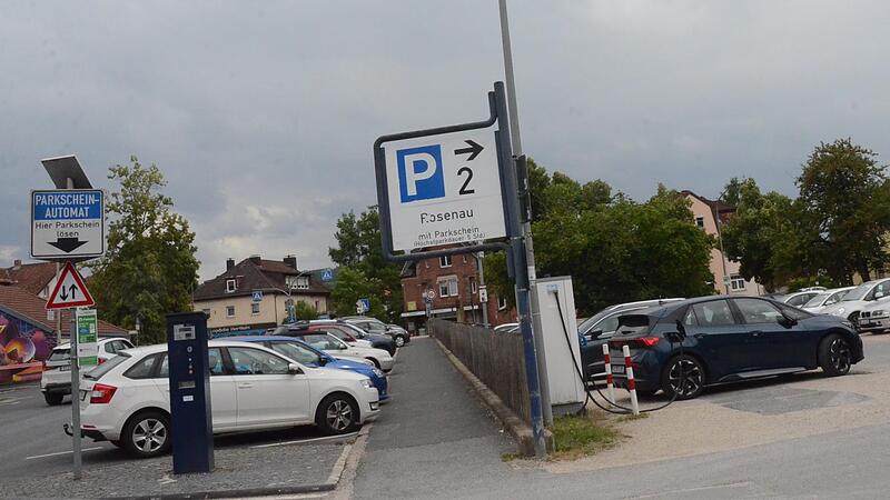 Demn&auml;chst wird auf dem gro&szlig;en Hinweisschild nicht mehr &bdquo;Rosenau&ldquo; stehen, sondern &bdquo;Europabr&uuml;cke&ldquo;.