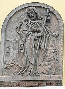 Die Tafel des heiligen Jakobus weist auf die Bruderschaft eines ehemaligen Besitzers des Hauses hin. Die Tafel des heiligen Jakobus weist auf die Bruderschaft eines ehemaligen Besitzers des Hauses hin.