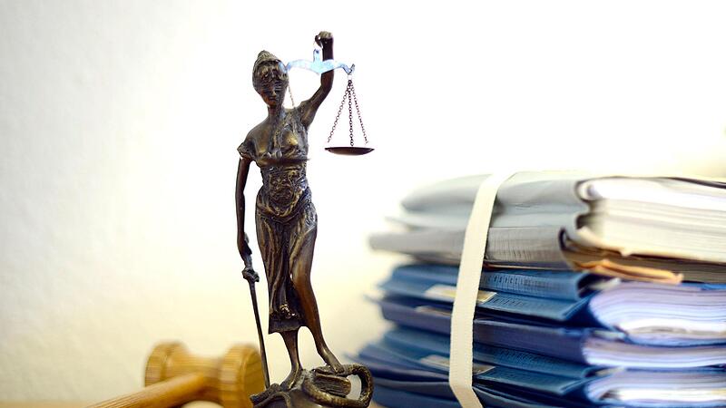 Ein 20-Jähriger fiel trotz laufender Bewährung erneut negativ auf. Kürzlich musste er sich in Lichtenfels vor dem Richter verantworten. Ein 20-Jähriger fiel trotz laufender Bewährung erneut negativ auf. Kürzlich musste er sich in Lichtenfels vor dem Richter verantworten.