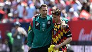 Manuel Neuer und Jonas Urbig Manuel Neuer und Jonas Urbig