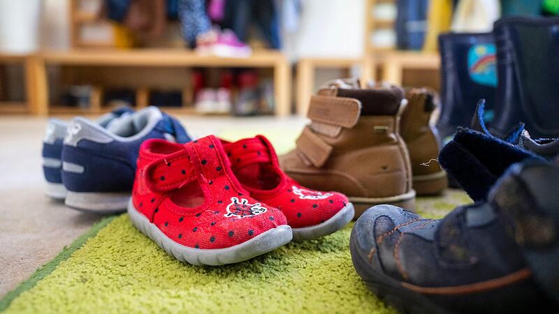 Die Garderoben in den Kitas, Krippen und Horten im Landkreis Forchheim sind voll. Zu voll. Woran das liegt und warum kaum Besserung in Sicht ist.Forchheim & Fr&auml;nkische Schweiz